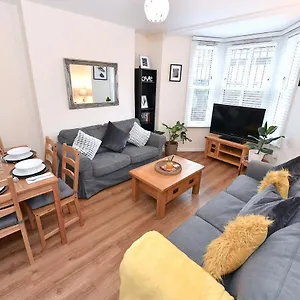 zone-1-smart-two-bed-apartment-near-tower-bridge.cambridgehotelsuk.com/