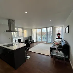 Apartment Royal Victoria Flat2, London